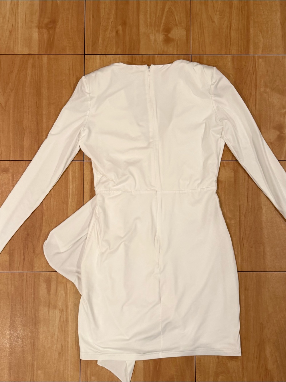 Superdown White Ruched Ruffle Mini Dress Deep V Size L - Picture 3 of 6